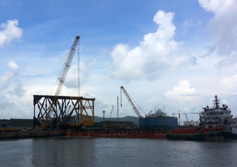 Hạ thủy chân đế nặng 940 tấn cho dự án Thỏ Trắng 2 tại cảng Vietsovpetro